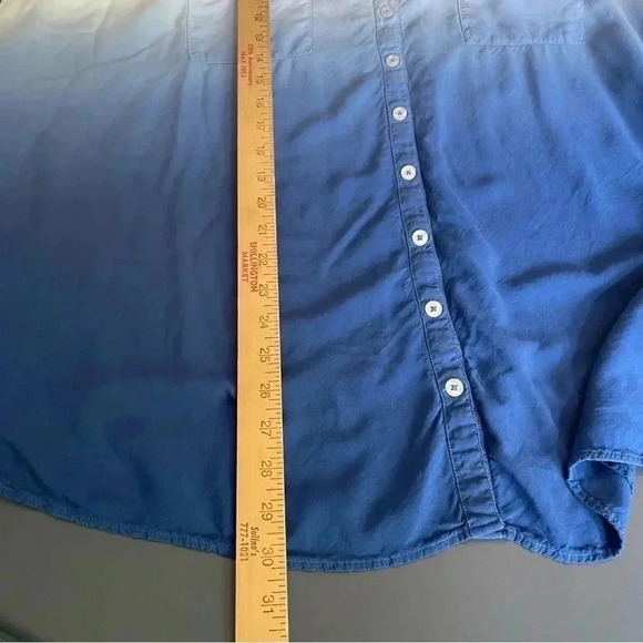 Torrid Women’s Sleeveless Blouse Top Size 3 Blue White Button Down Pocket - Picture 10 of 11